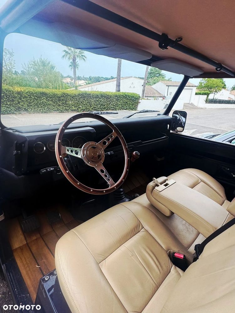 Land Rover Defender - 7