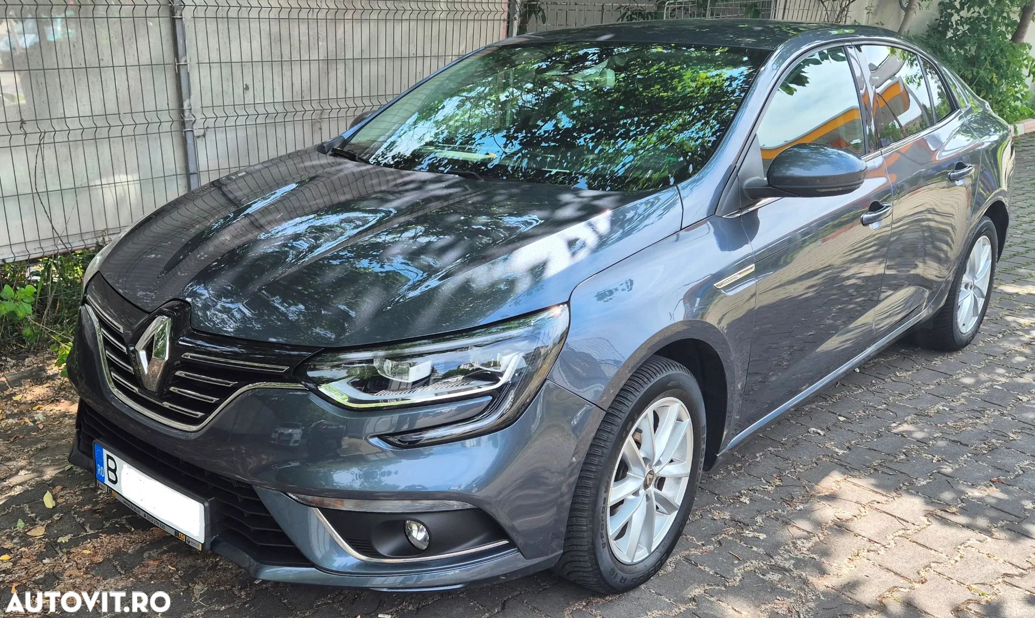 Renault Megane TCE 140 Techno - 1