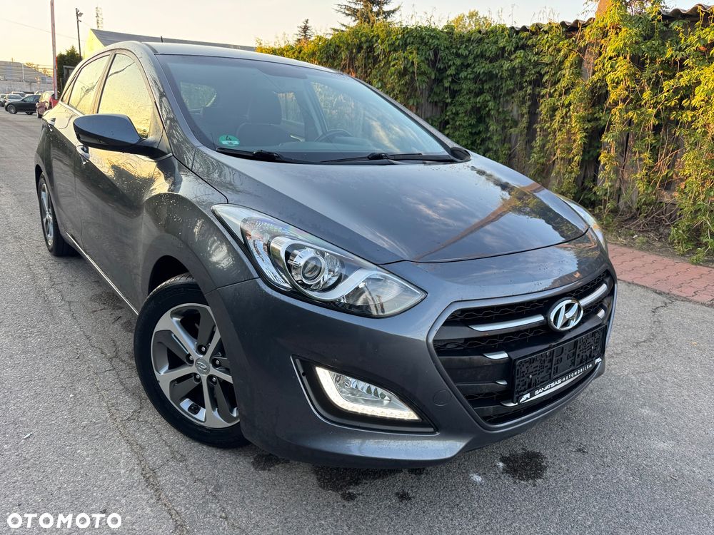 Hyundai i30 blue 1.6 CRDi Classic Navigation - 1