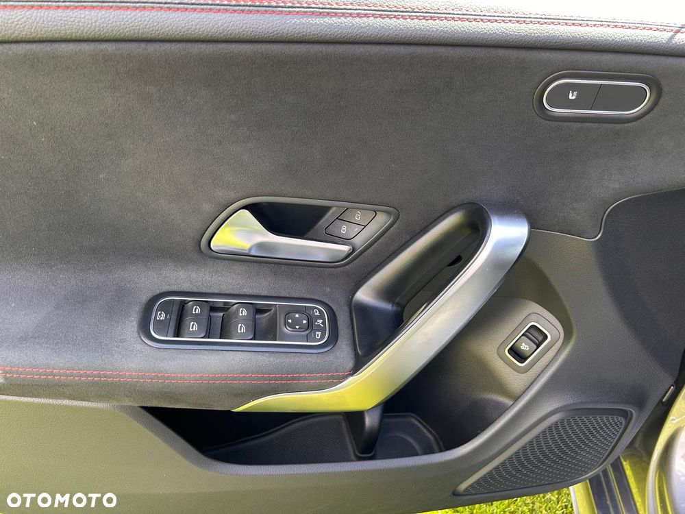 Mercedes-Benz CLA 180 7G-DCT - 11