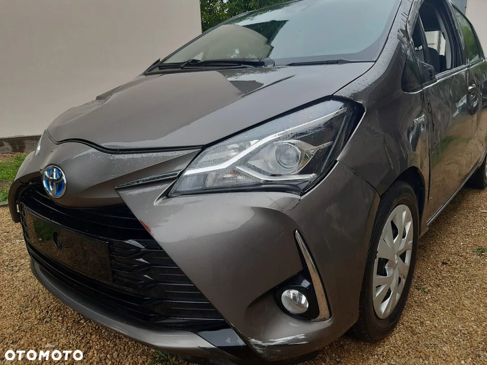 Toyota Yaris Hybrid 100 Premium - 2