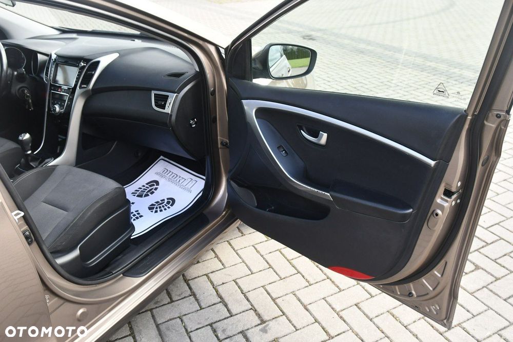 Hyundai i30 - 23