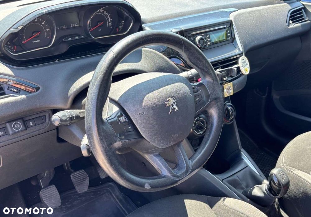 Peugeot 208 - 10