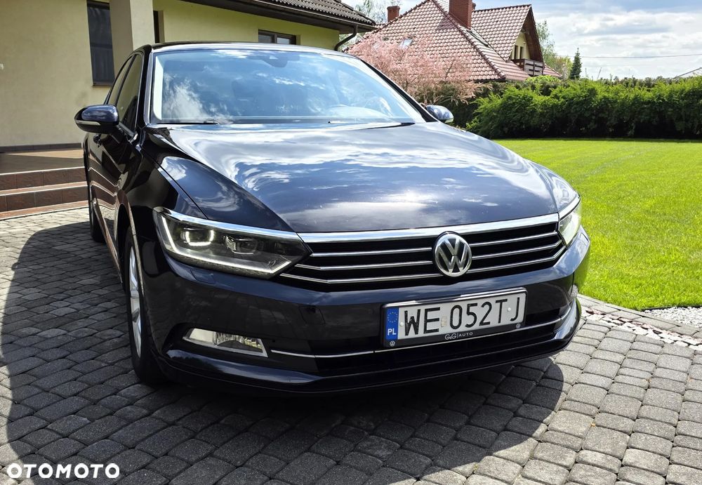 Volkswagen Passat - 1