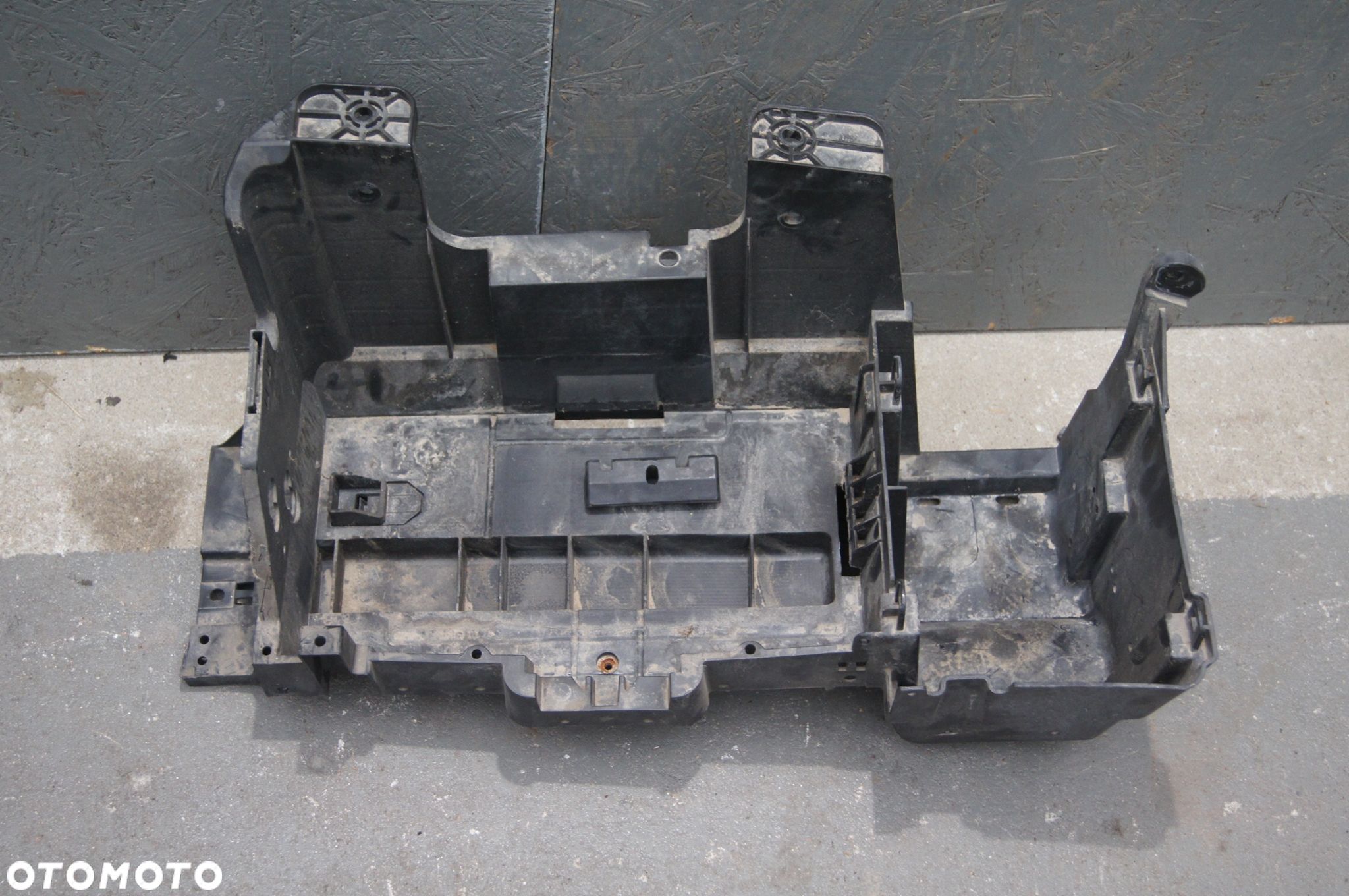 DODGE RAM 1500 LIFT 15- 5.7 HEMI PODSTAWA AKUMULATORA 68095940AF - 1