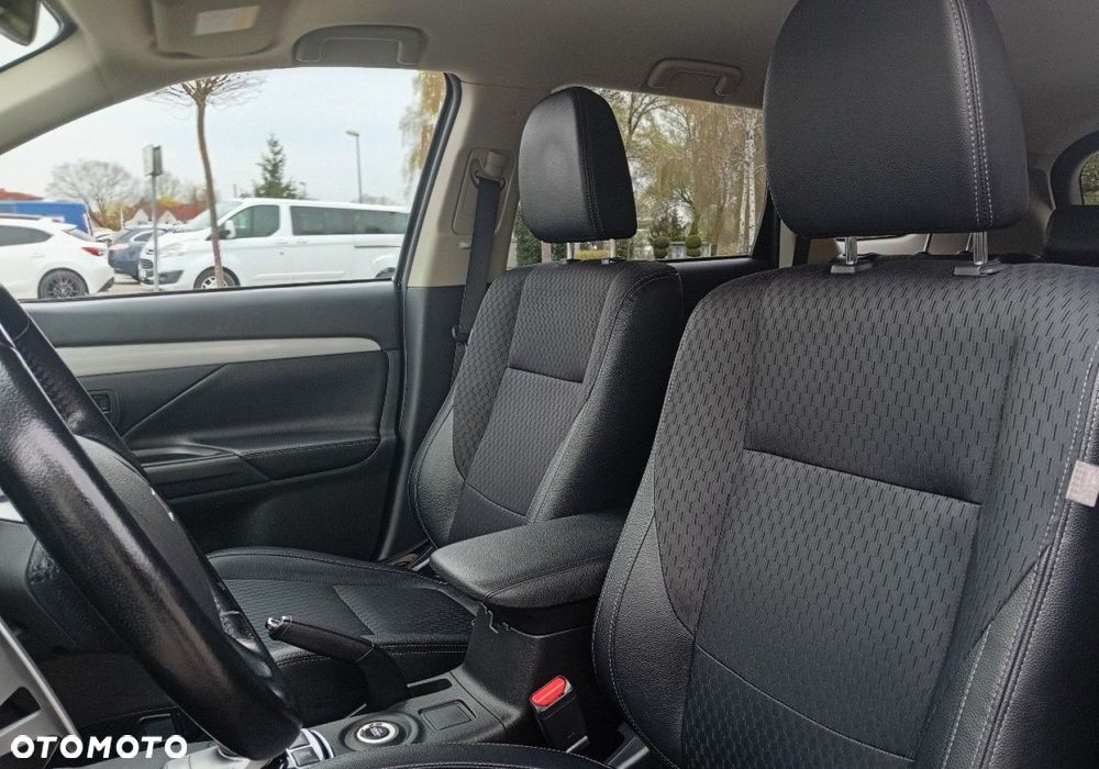 Mitsubishi Outlander - 21