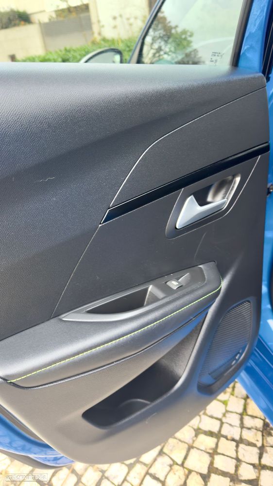 Peugeot e-208 GT - 22