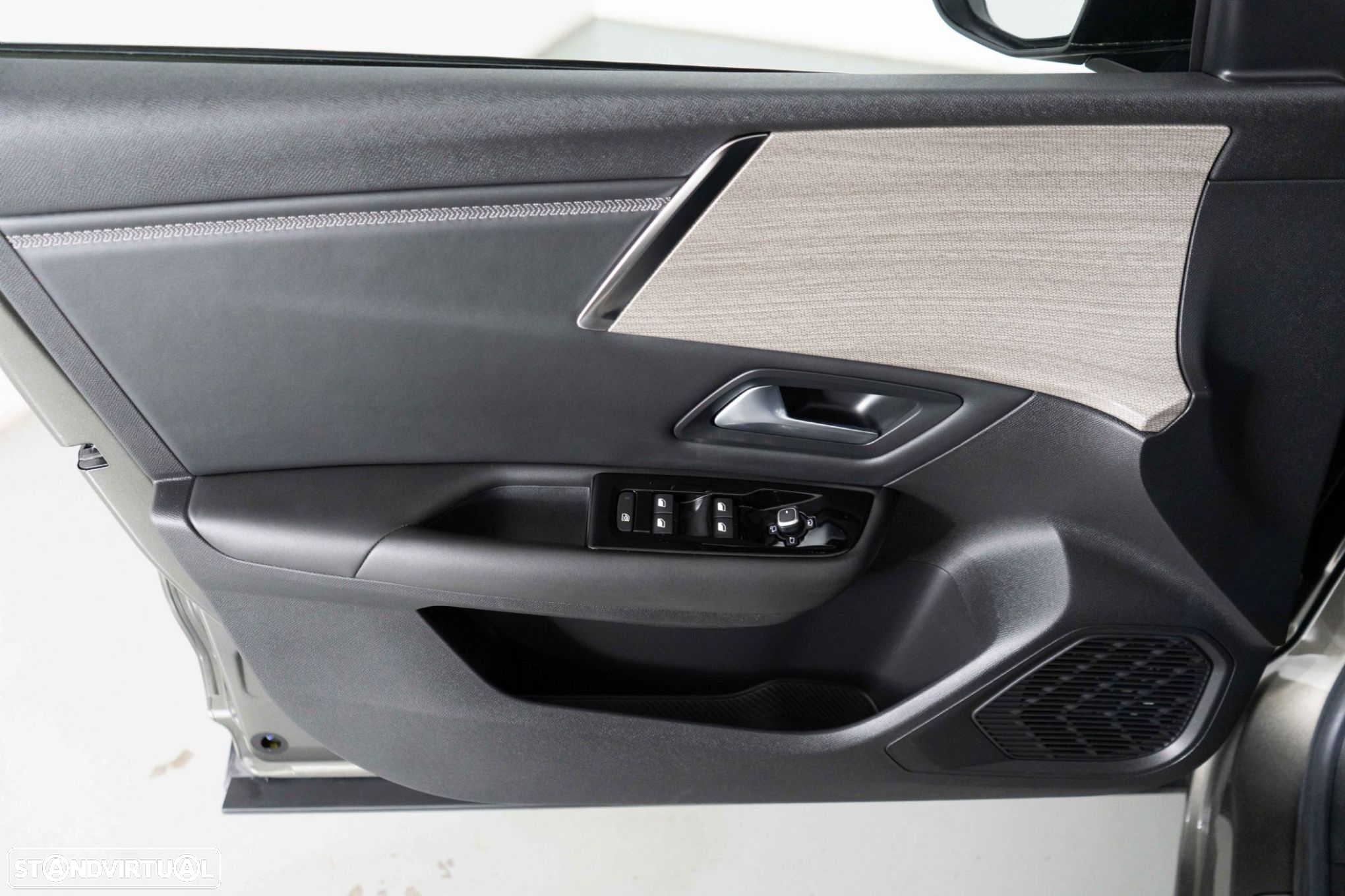 Citroën C5 X 1.6 Hybrid Shine Pack e-EAT8 - 21