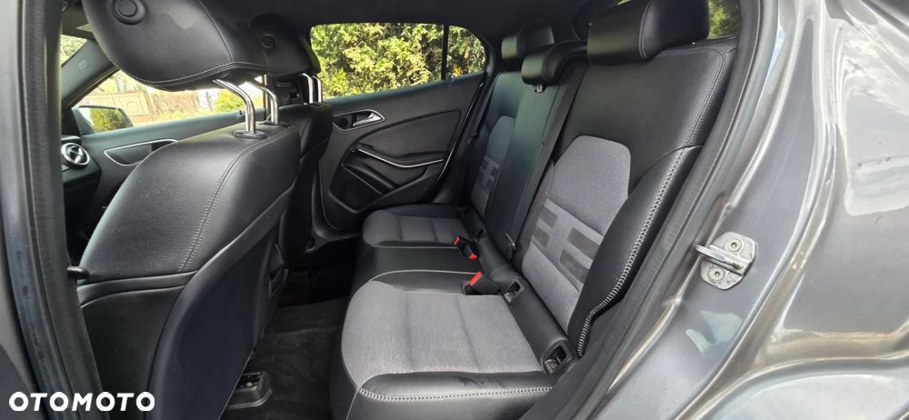 Mercedes-Benz GLA - 32