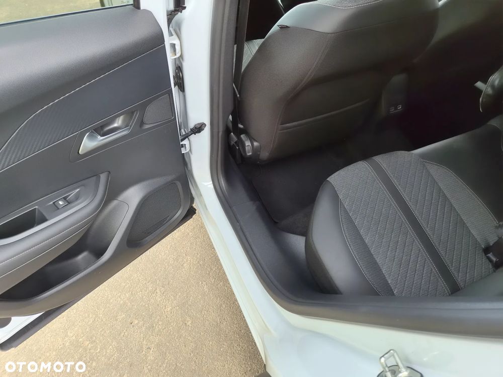 Peugeot 2008 1.2 PureTech Allure Pack S&S EAT8 - 31