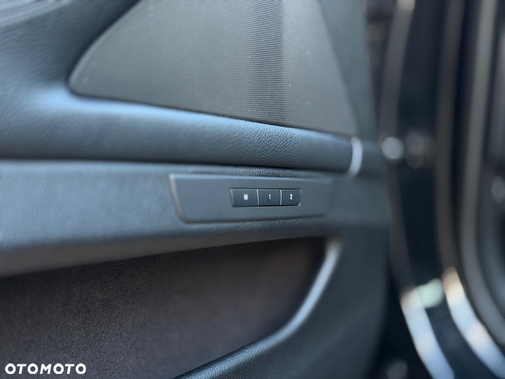 BMW Seria 5 528i xDrive - 10