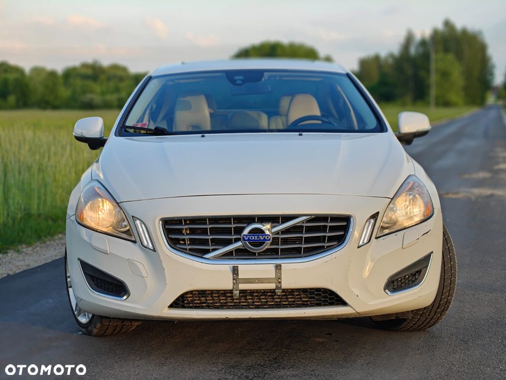 Volvo S60 T6 AWD R-Design - 4