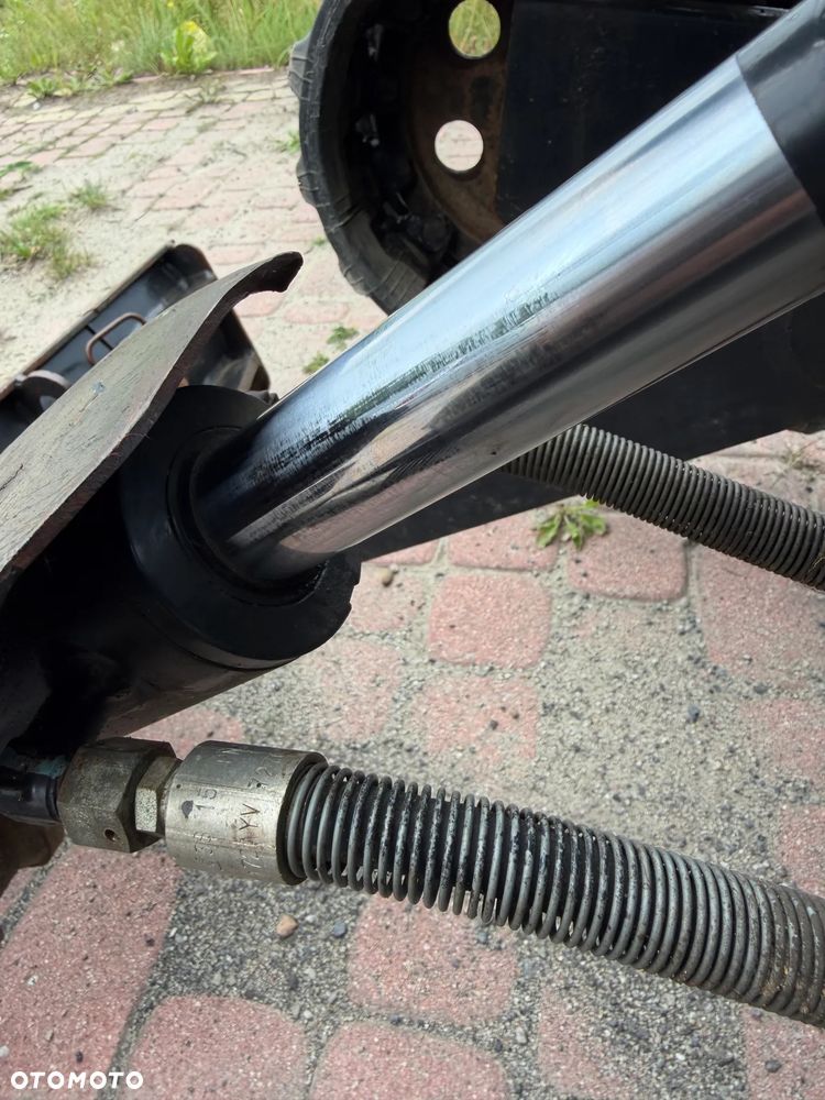 Yanmar SV18 Koparka Gąsienicowa 2 tony. Długie ramię PLUS. Szybkozłącze plus łyżka kopiąca. Rozsuwane Hydr. podwozie! Sprowadzona z Gospodarstwa Norweskiego! Maszyna jak Nowa z Salonu! 2017 rok. 1200 mtg! Gąsienice bez zużycia jak Nowe! szybka wolna jazda. Ani deka luzów i wycieków. OKAZJA Dodatkowe sekcje Hydrauliczne pod młot i wiertnice. Fabryczny lakier na podzespołach! Zebatki w pięknym stanie. Ogrzewana wentylowana Kabina. OKAZJA TANIO - 33
