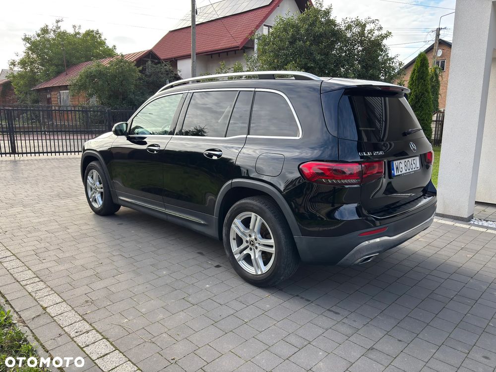 Mercedes-Benz GLB 250 4Matic 8G-DCT - 4