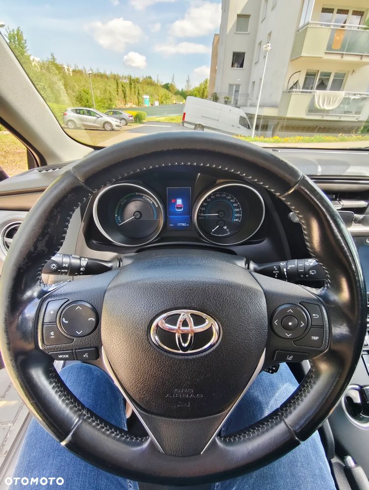Toyota Auris Hybrid 135 Prestige - 21