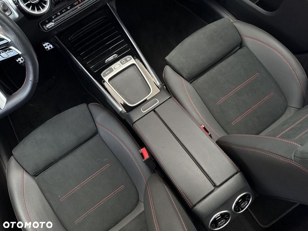 Mercedes-Benz GLB - 17
