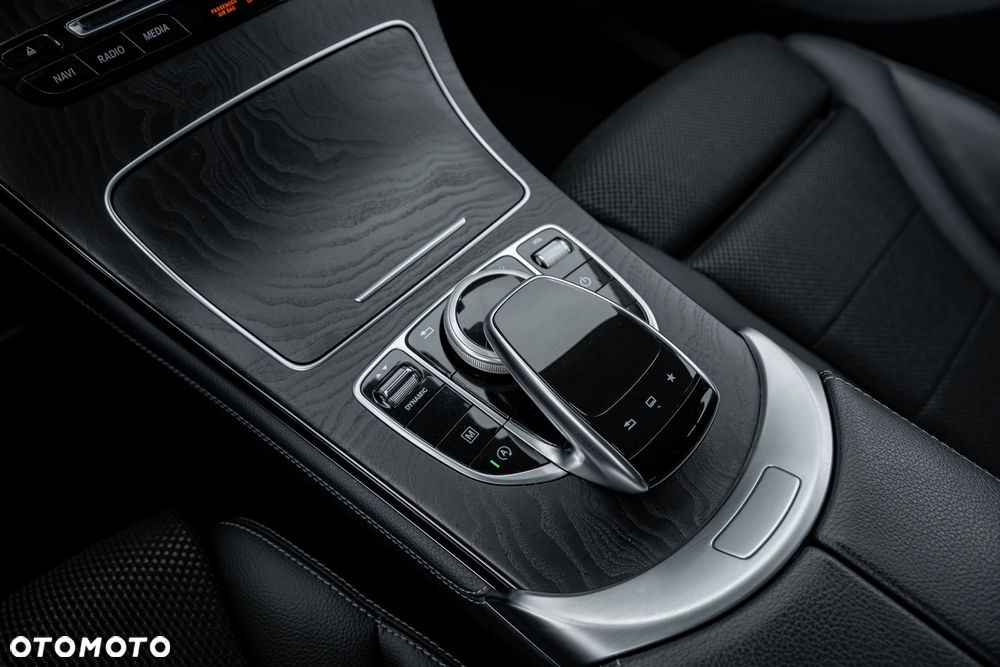 Mercedes-Benz GLC 250 d 4Matic 9G-TRONIC AMG Line - 34