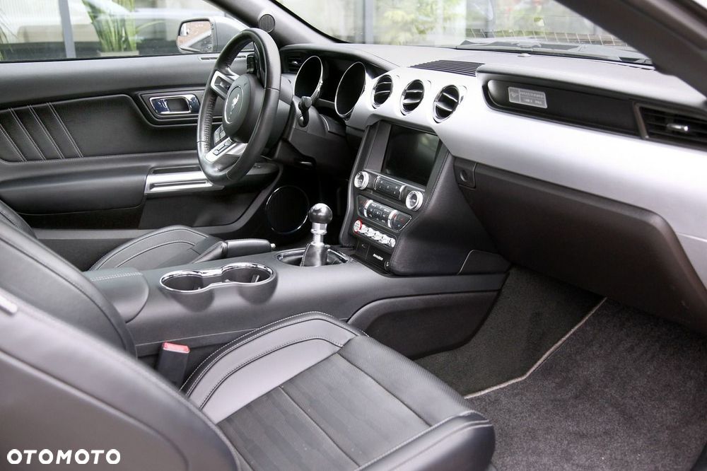 Ford Mustang - 12
