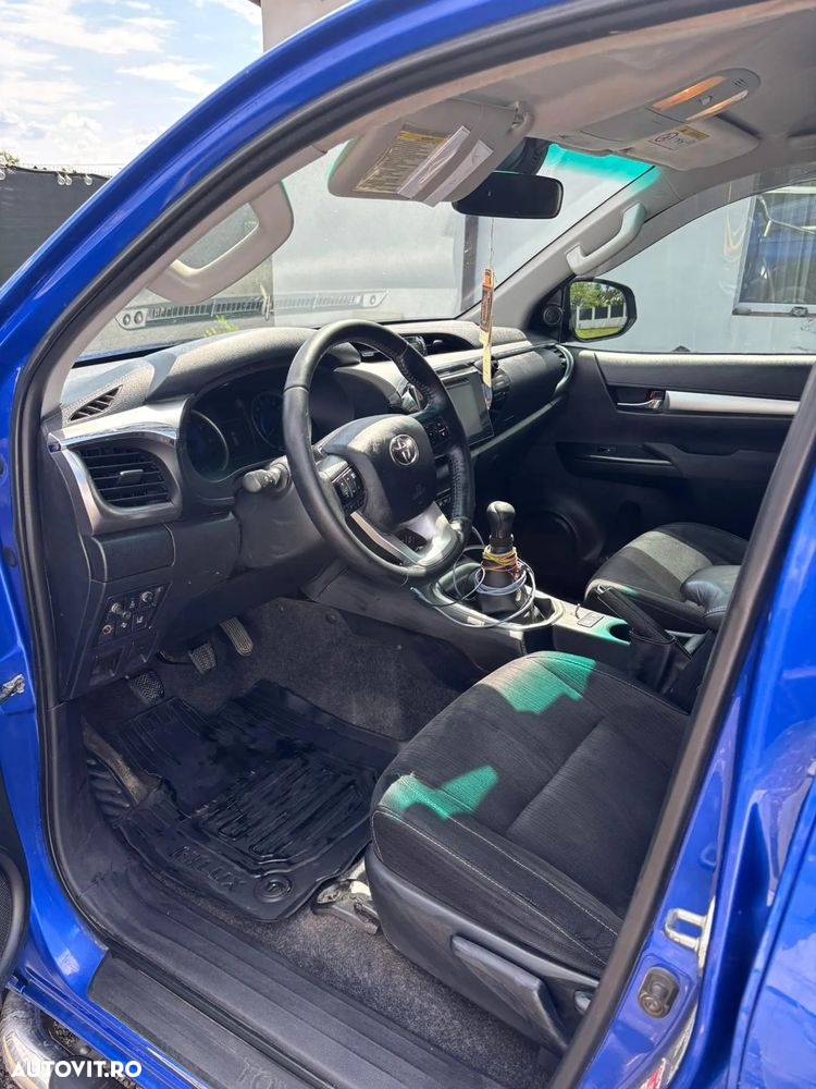 Toyota Hilux 4x4 Double Cab M/T Comfort - 7