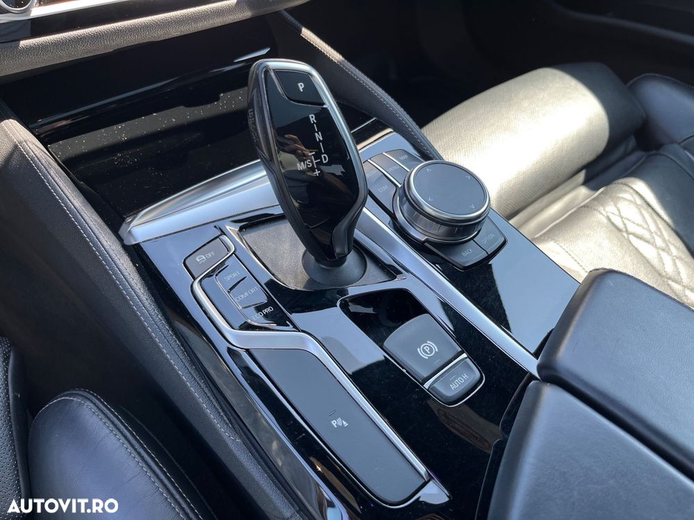 BMW Seria 5 530i xDrive AT - 28