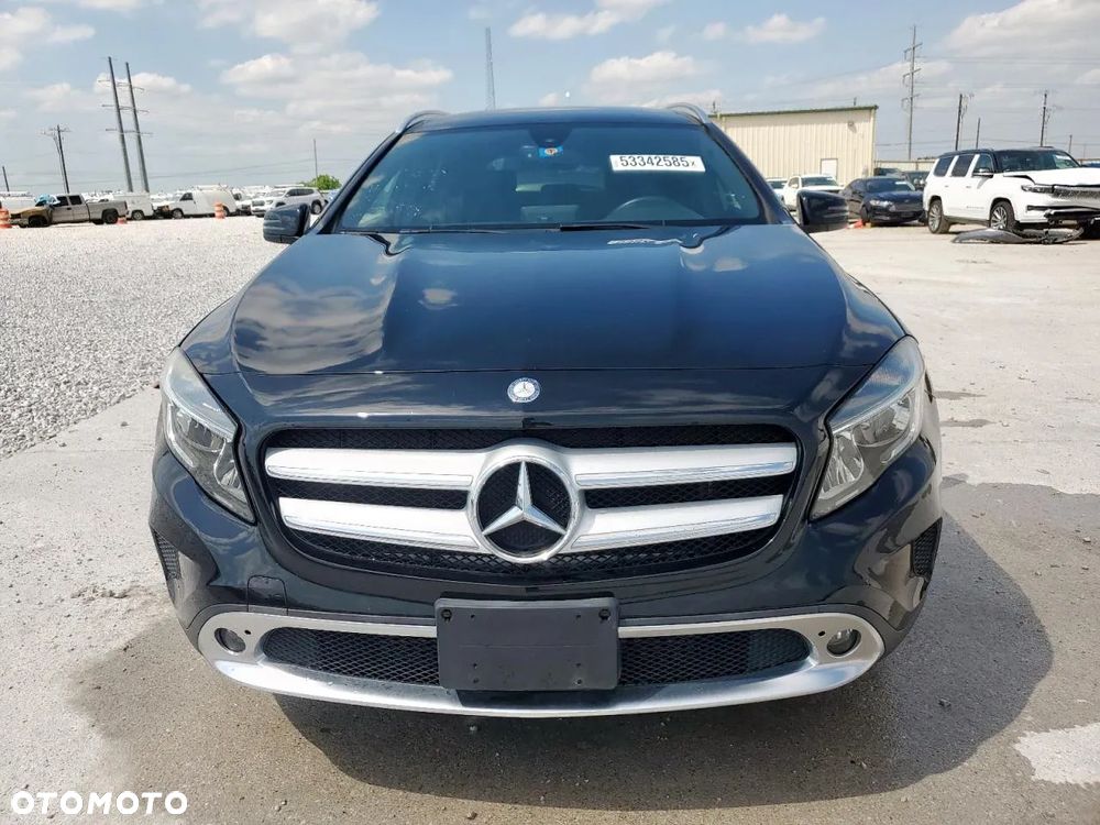 Mercedes-Benz GLA 250 4Matic 7G-DCT - 5