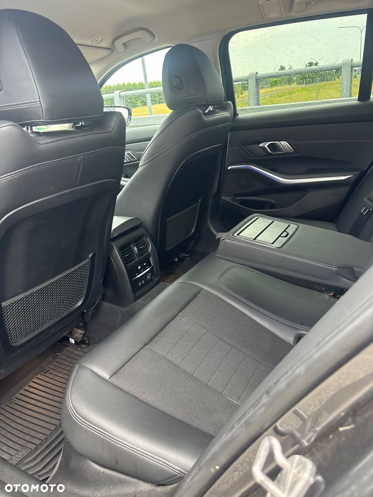 BMW Seria 3 318d Sport Line Shadow - 22