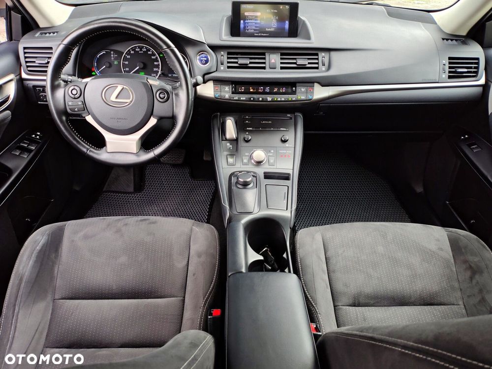 Lexus CT - 12