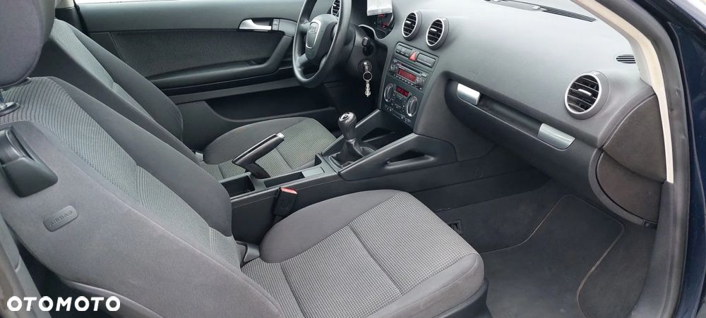 Audi A3 1.6 Ambiente - 23