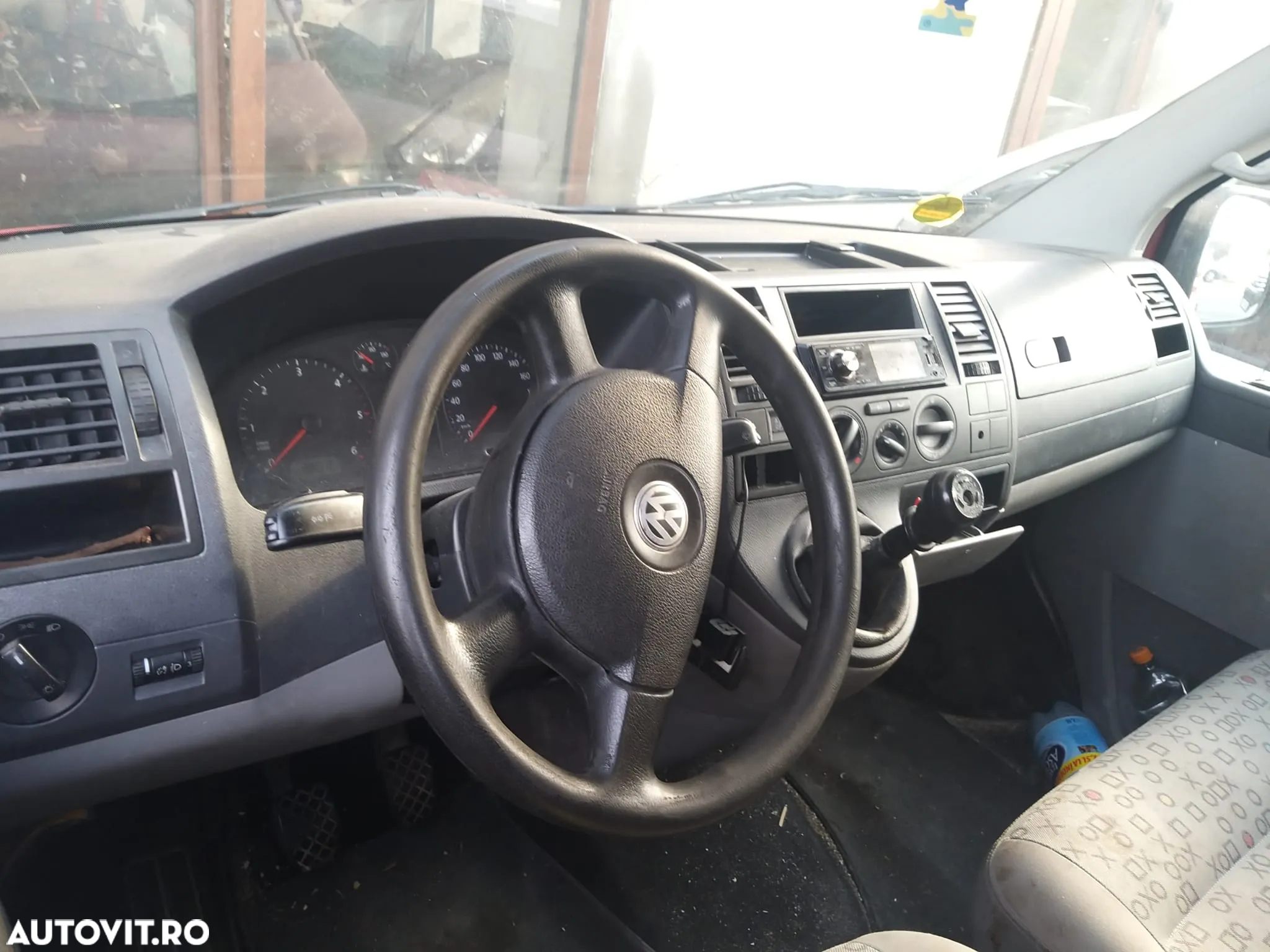 Dezmembram Volkswagen Transporter T5 din 2008 , 1.9 TDI , cod motor: BRR , Rosu - 3