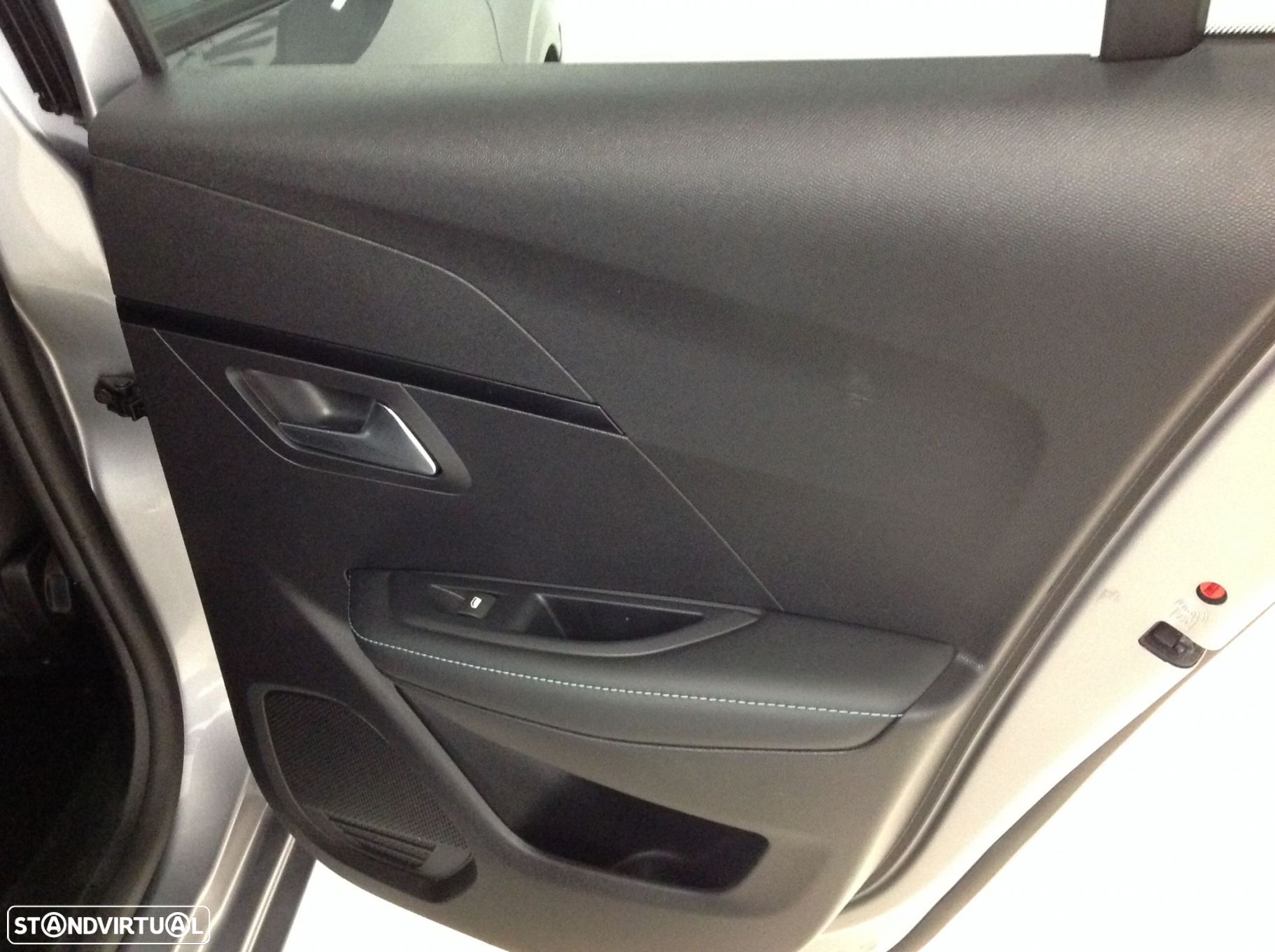 Peugeot 208 1.2 PureTech Allure - 29