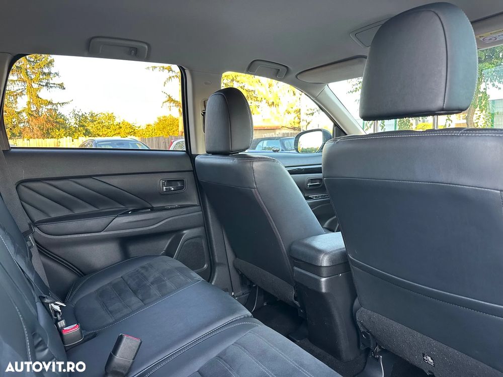 Mitsubishi Outlander 2.0 4WD Plug-In Hybrid Top - 8