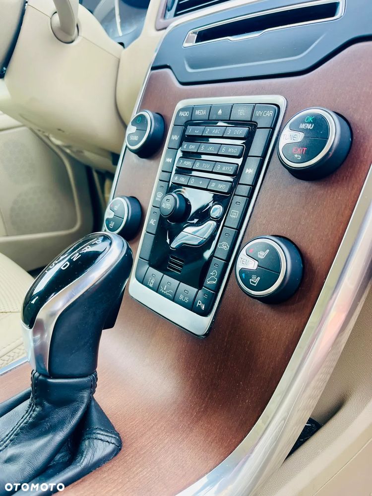 Volvo XC 70 D5 AWD Dynamic Summum - 4