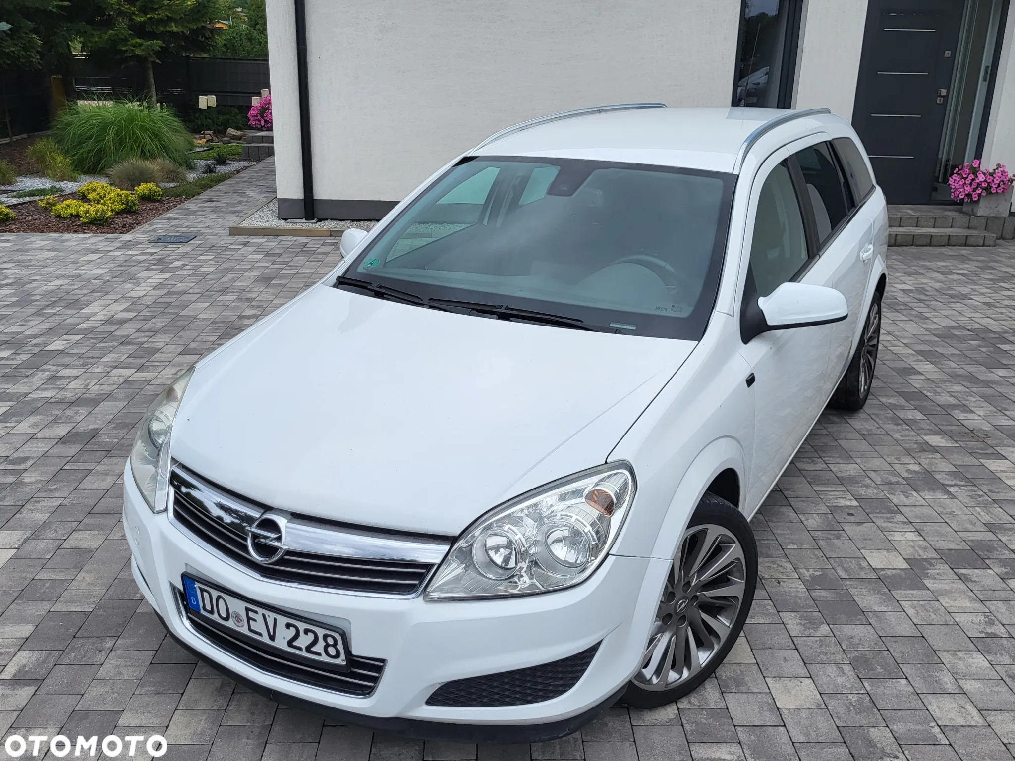 Opel Astra 1.8 Caravan Edition 111 Jahre - 9