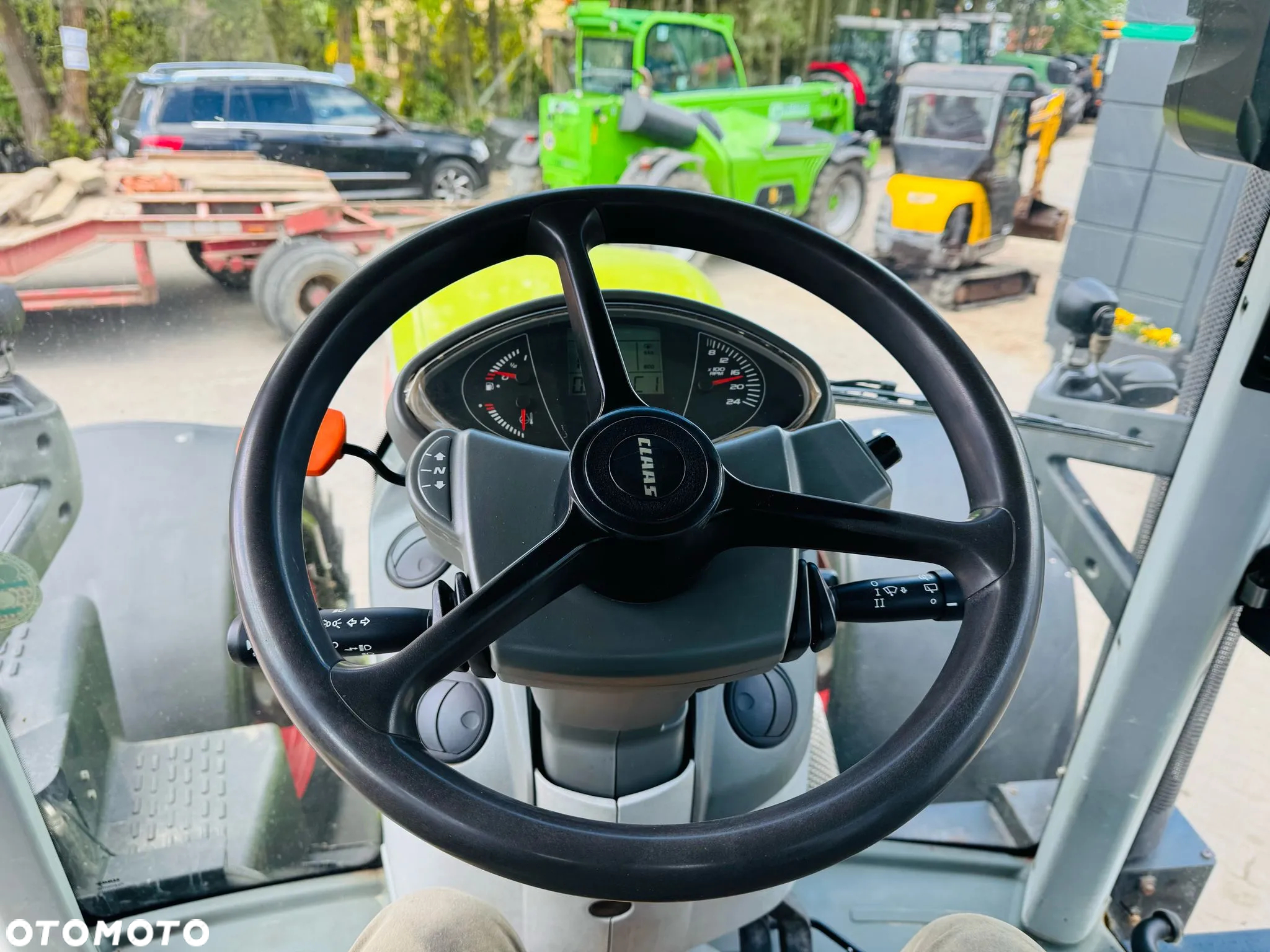 Claas Nexos 210F - 11
