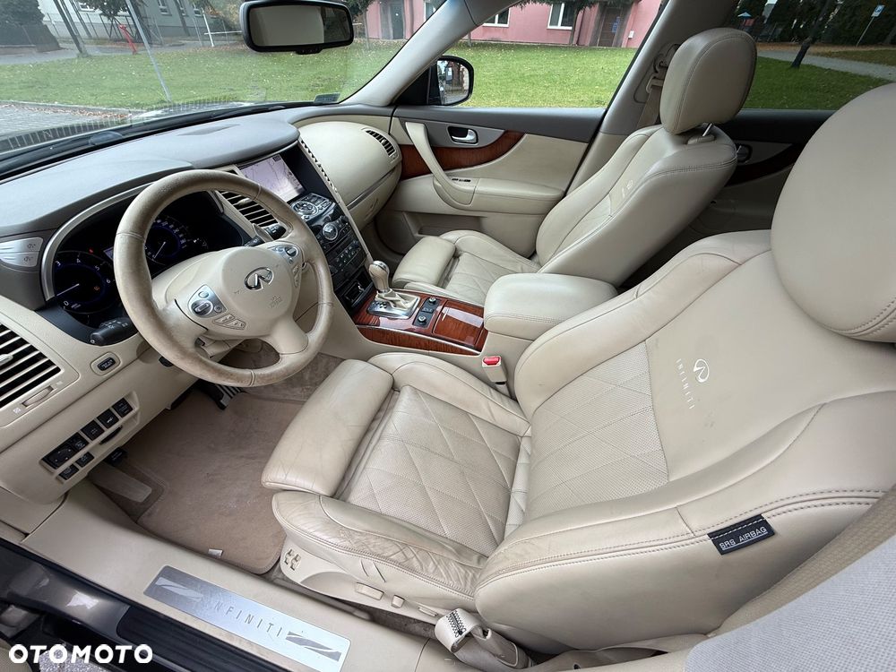 Infiniti QX70 - 10