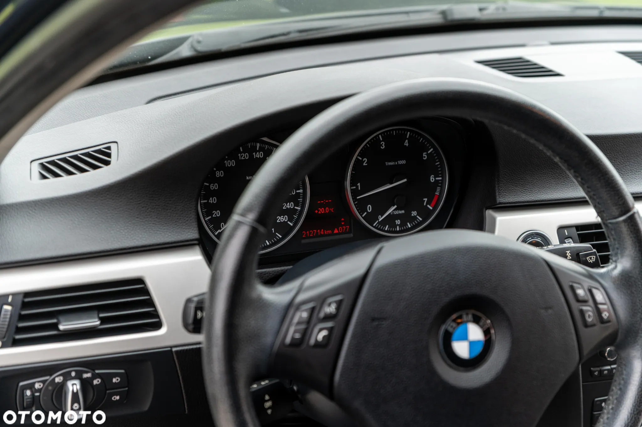 BMW Seria 3 318i - 25
