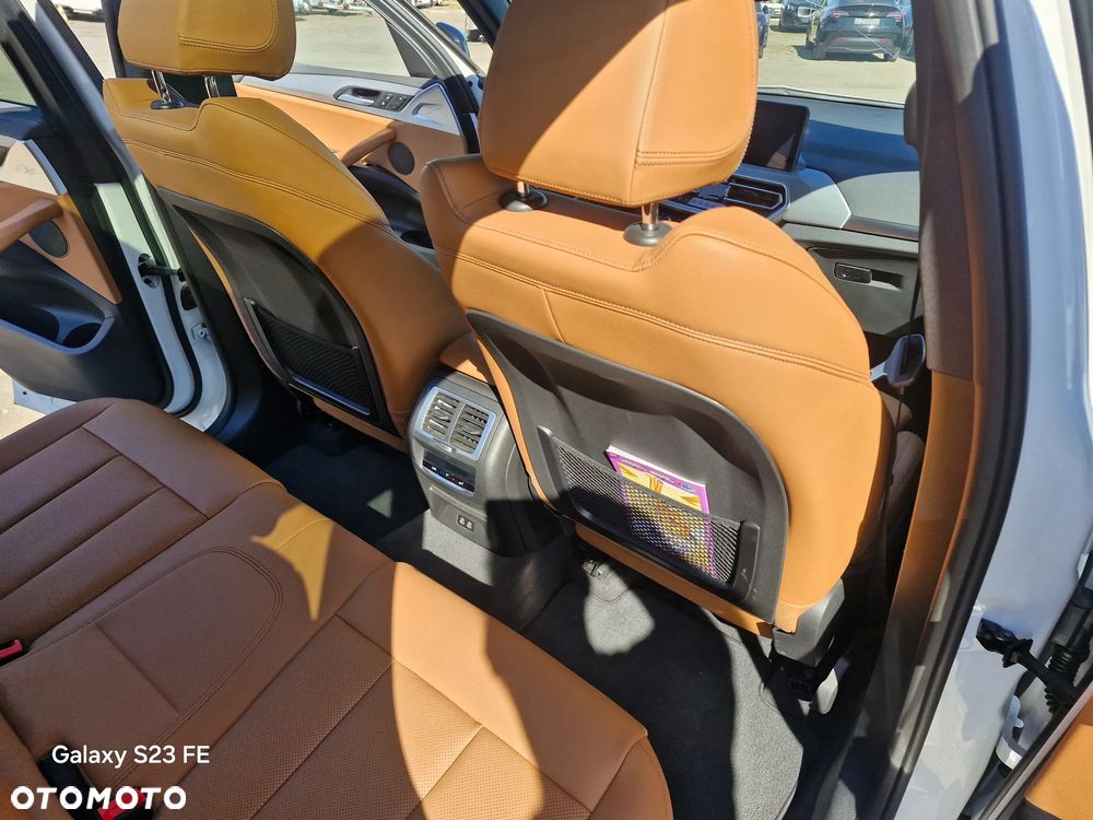 BMW iX3 - 16