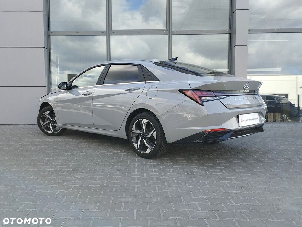 Hyundai Elantra 1.6 Executive CVT - 5