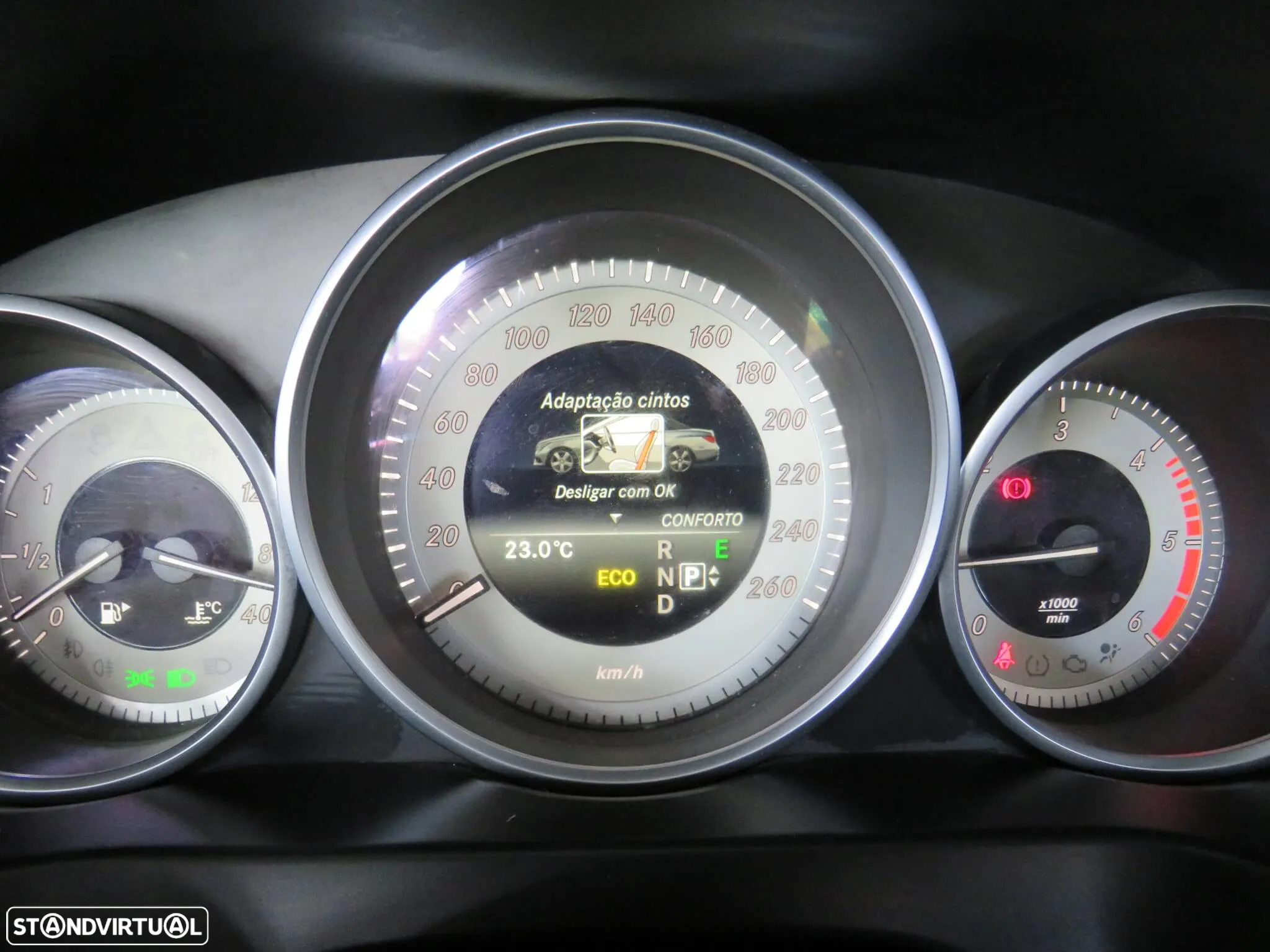 Mercedes-Benz E 220 CDi BlueEfficiency Auto - 27