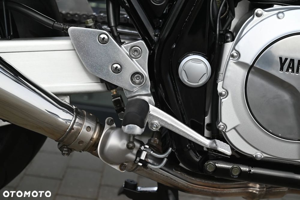 Yamaha XJR - 25