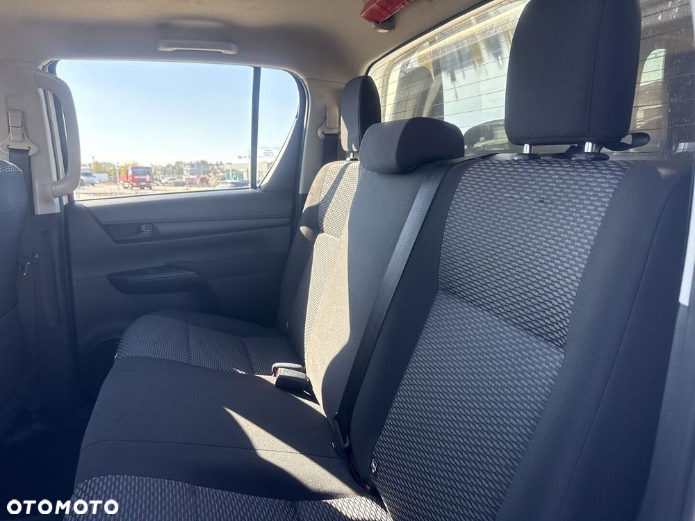 Toyota Hilux 2.4 D-4D Double Cab DLX 4x4 - 17