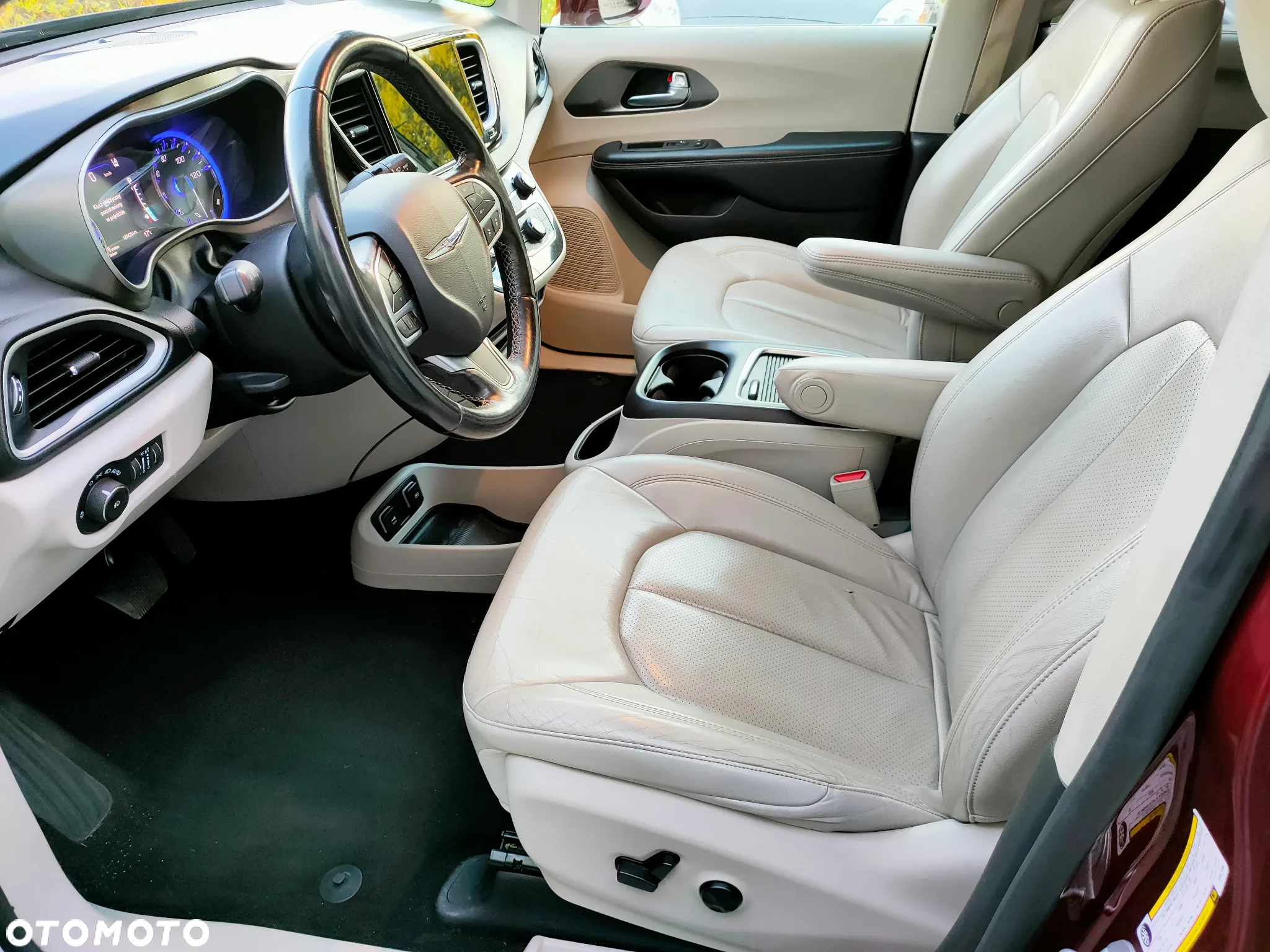 Chrysler Pacifica - 16