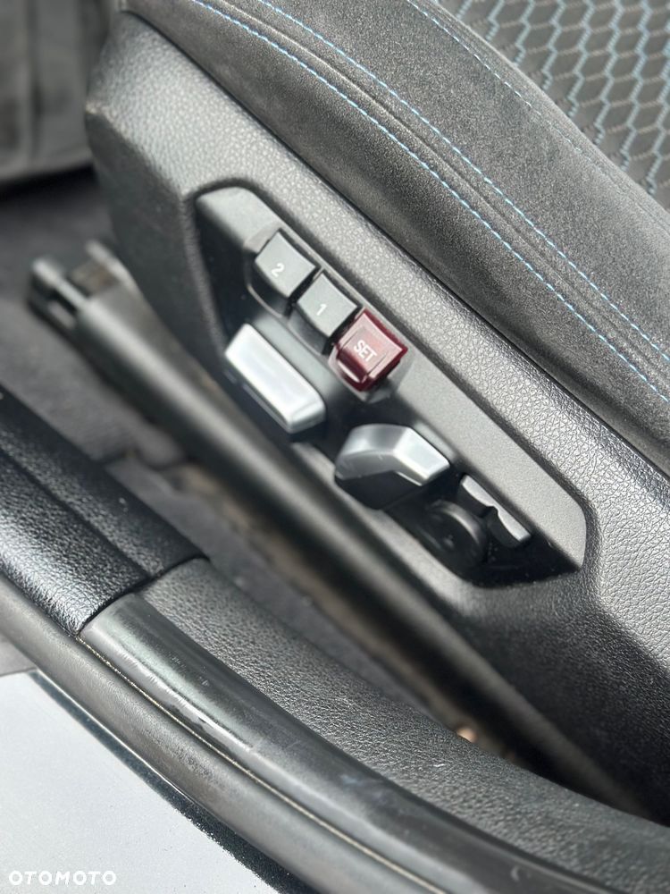 BMW Seria 3 330i xDrive M Sport Shadow sport - 12