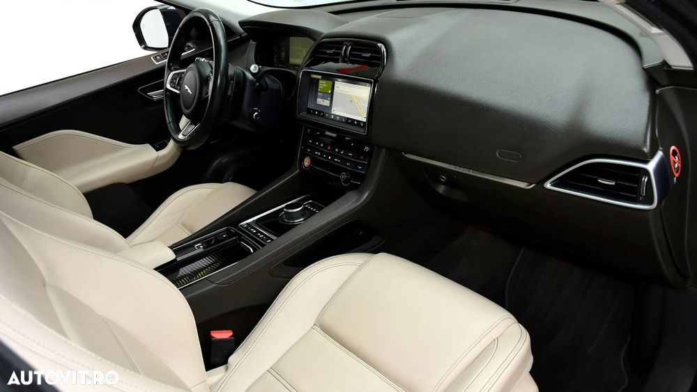 Jaguar F-Pace P250 AWD SE - 14