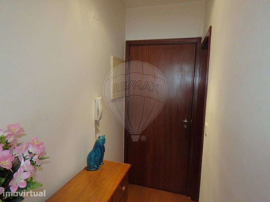 Apartamento T2 com arrumos e garagem em Oliveira do Douro - Grande imagem: 5/14