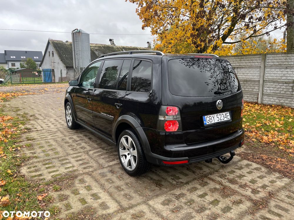 Volkswagen Touran 2.0 TDI DPF Cross - 2