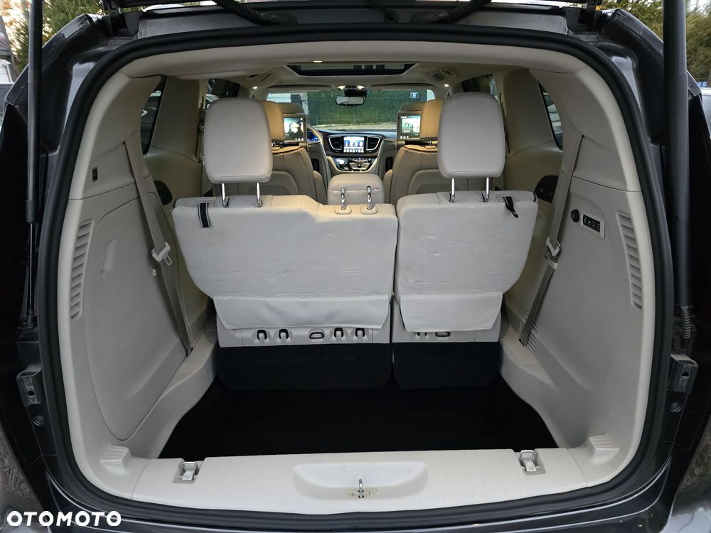 Chrysler Pacifica - 39