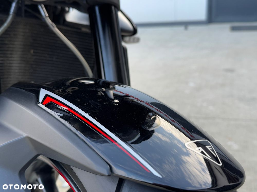 Triumph Street Triple - 12