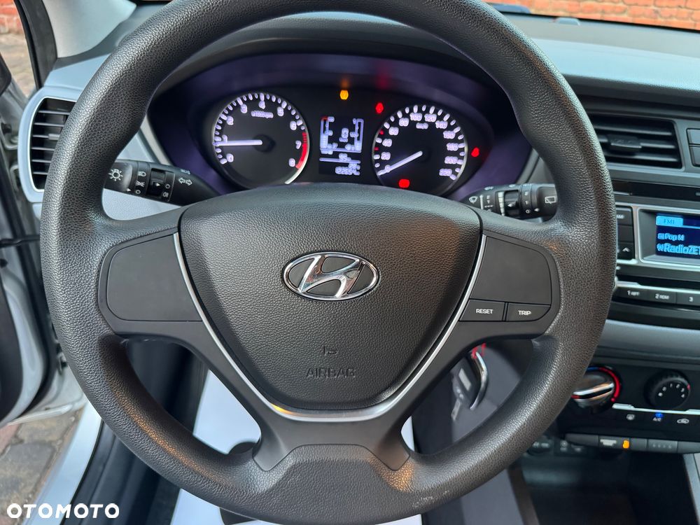 Hyundai i20 1.2 Pure - 24
