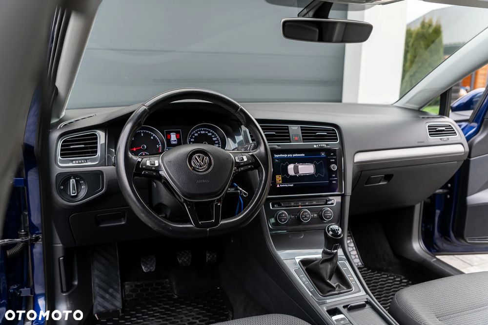 Volkswagen Golf - 34